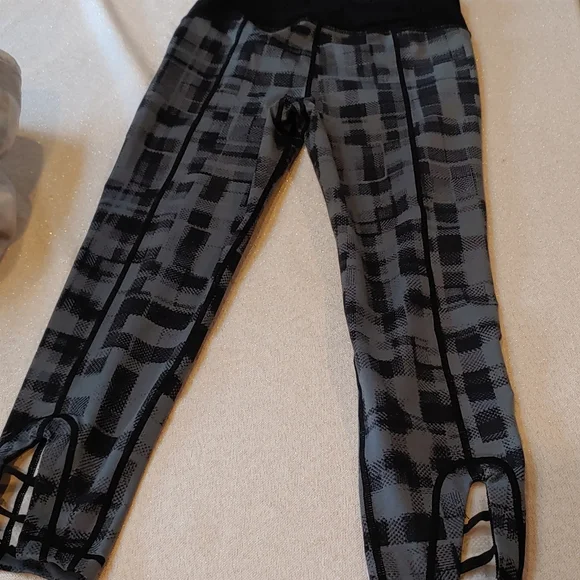 Mona B High Waisted Capri Leggings Size M - Picture 3 of 5